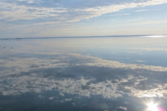 Панорама на озеро  с пляжа